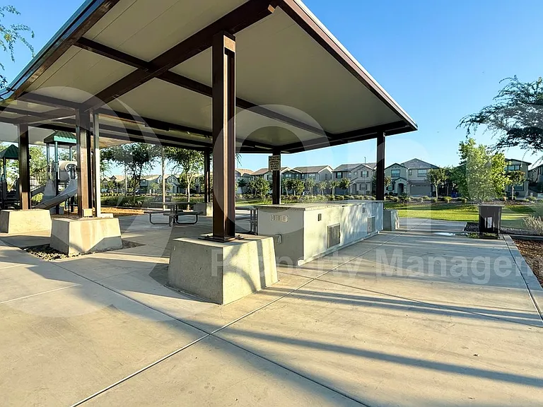 1068 E Sabino Dr — Photo 12