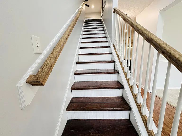 5950 Round Table Rd — Photo 10