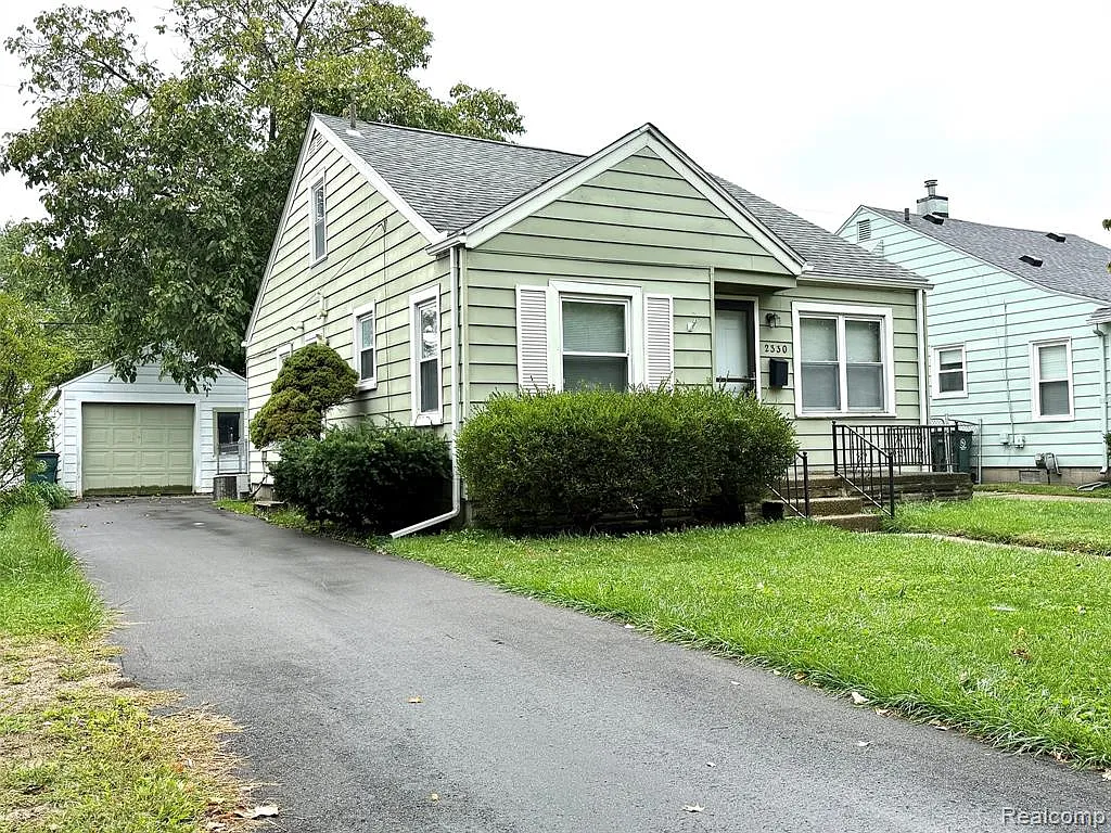 3 bed, 1.0 bath, 797 sqft, $1,700 — Photo 3