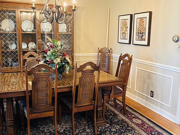 3rd image of 2076 Riverdale Rd