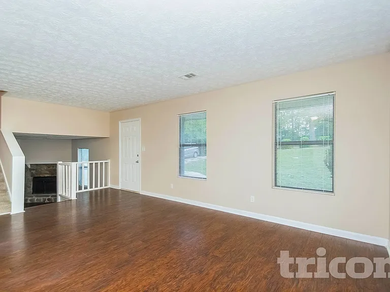3341 Goldenchain Dr — Photo 7