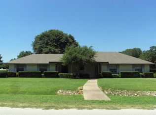 917 Emily Trl, Azle, TX 76020