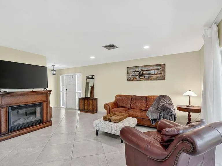 324 Orange Tree Dr #5 — Photo 9