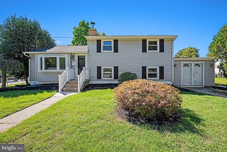 1st image of 526 Wesley Ave