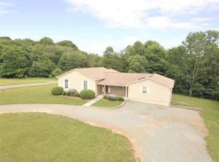 528 Lakewood Forest Rd, Moneta, VA 24121