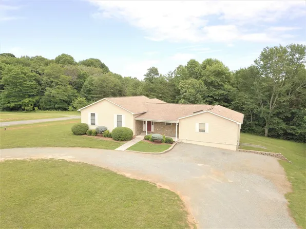 528 Lakewood Forest Rd, Moneta, VA 24121