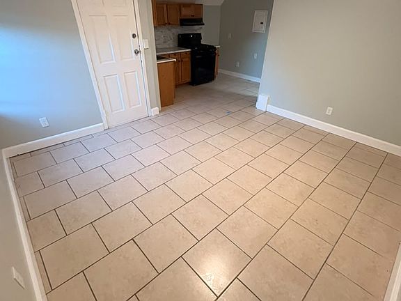 4th image of 591 Elm St APT 2