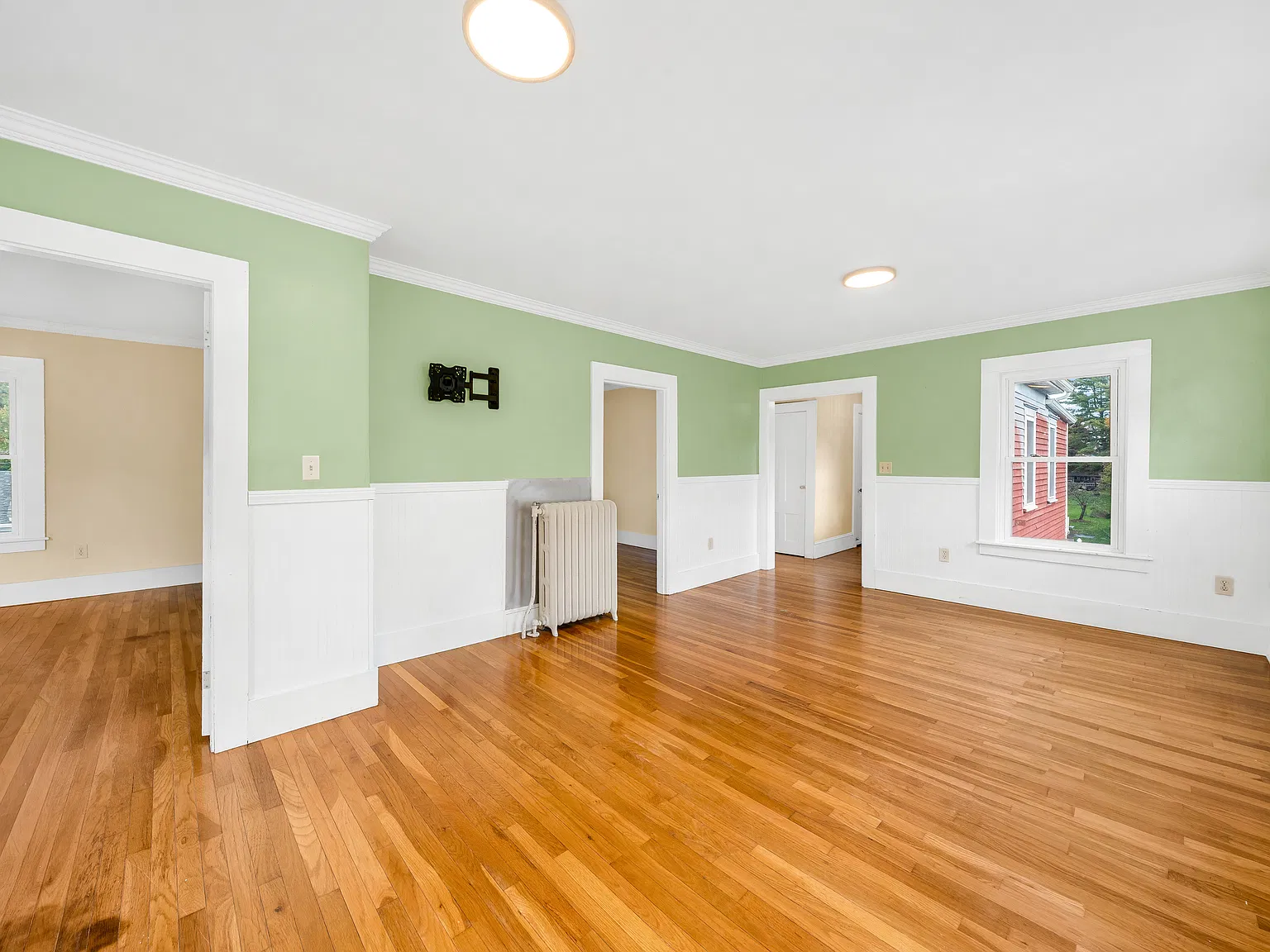 2 bed, 1300 sqft, $2,600 — Photo 3