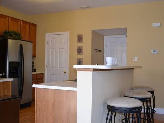 Kitchen with Eat In Bar