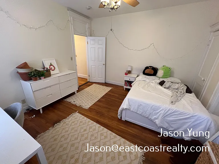 25-29 Queensberry St #20 — Photo 6