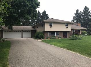 W393N5943 Mary Ln, Oconomowoc, WI 53066