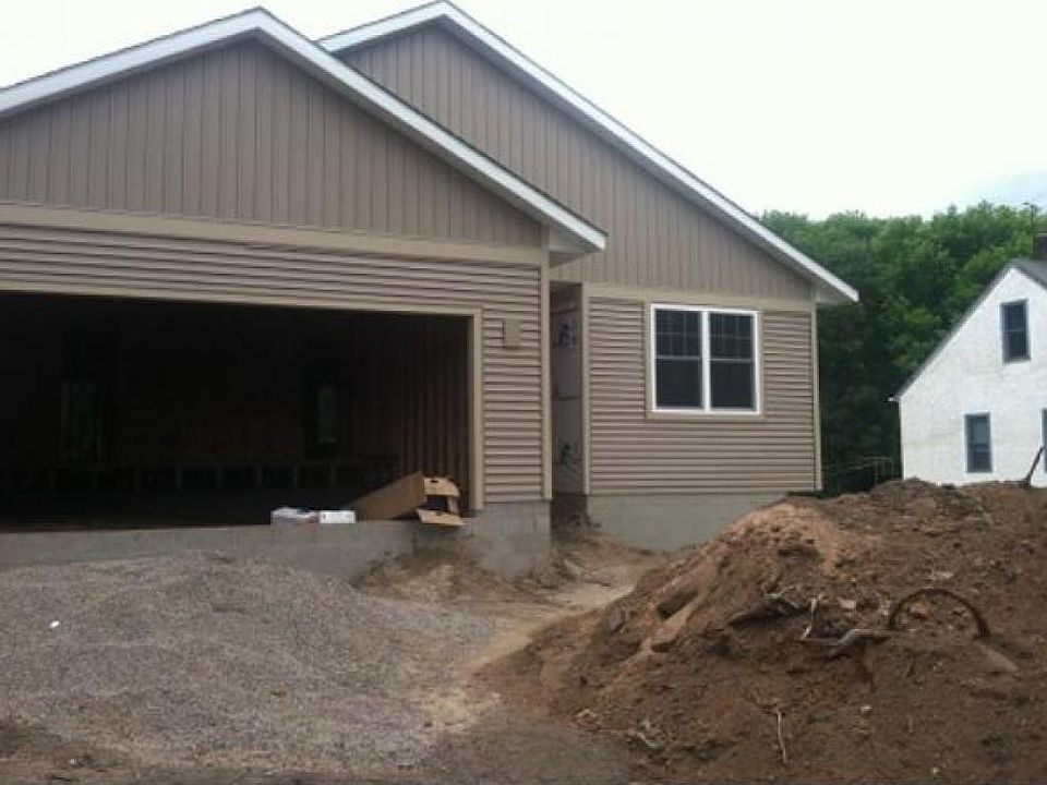 2nd image of 1811 Arcade St N