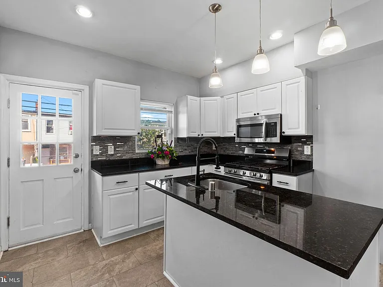 324 Oldham St — Photo 8