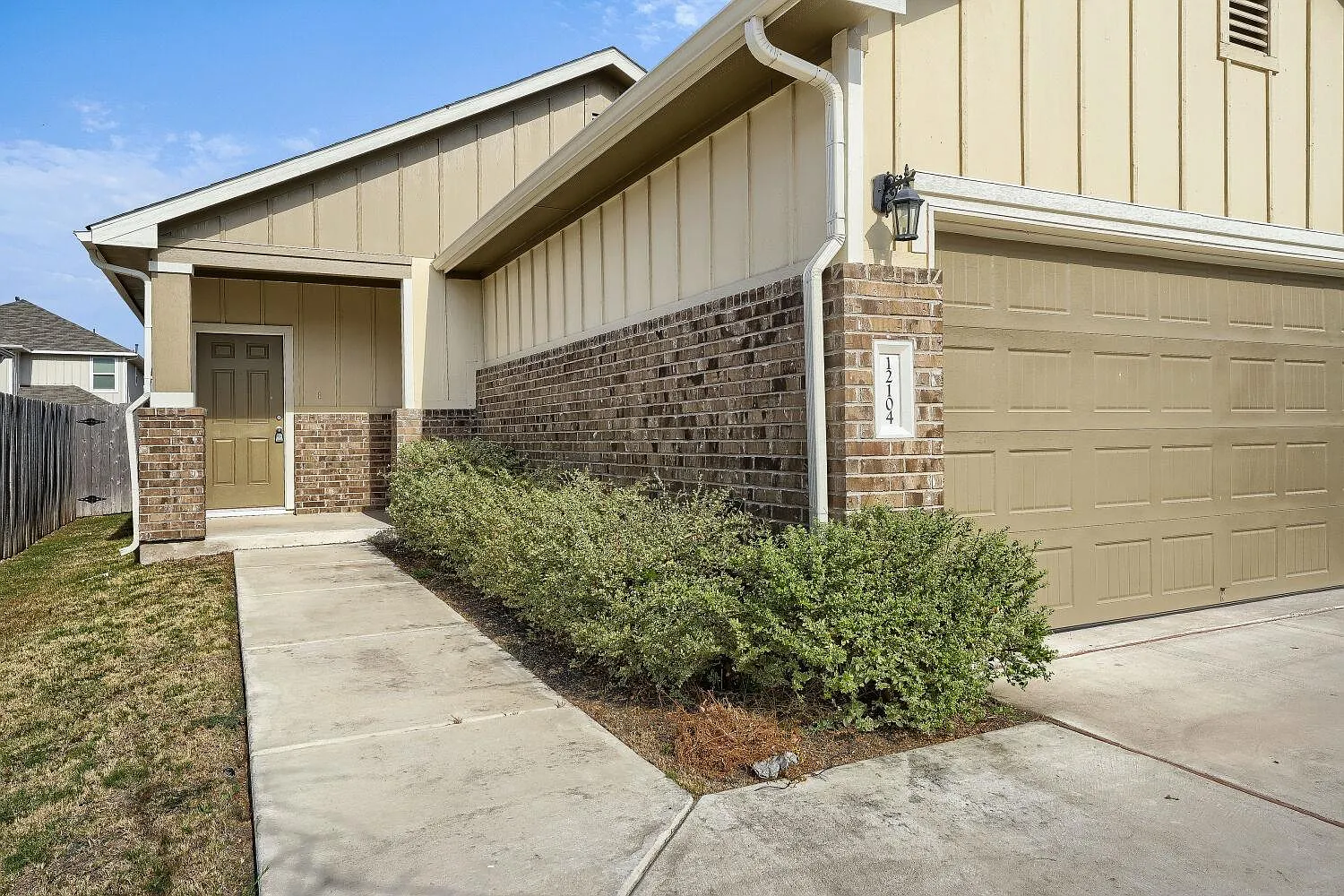 3 bed, 2.0 bath, 1534 sqft, $2,050 — Photo 3