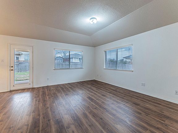 3rd image of 1119 Burgess Dr