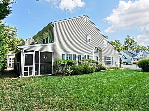 3rd image of 17287 Queen Anne Way #25