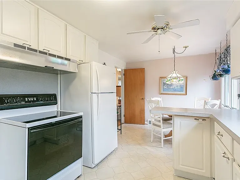 26 Garden Dr — Photo 2