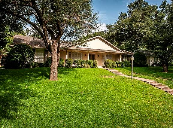 2nd image of 2509 W Prairie Creek Dr
