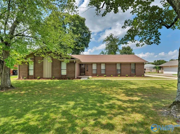 2114 Dundee Dr SW, Decatur, AL 35603