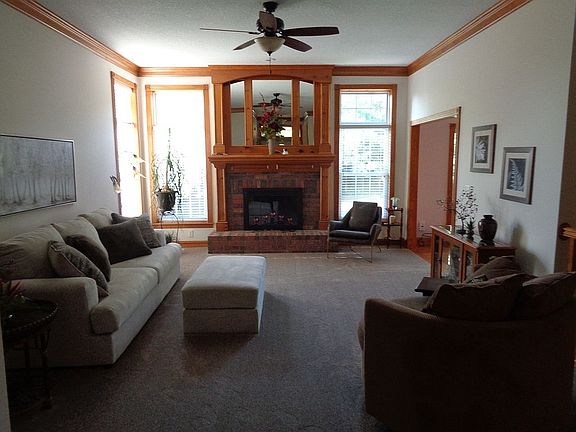 5th image of 1012 SW Foxtail Dr