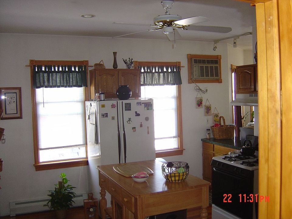 2nd image of 601 Coggeshall St