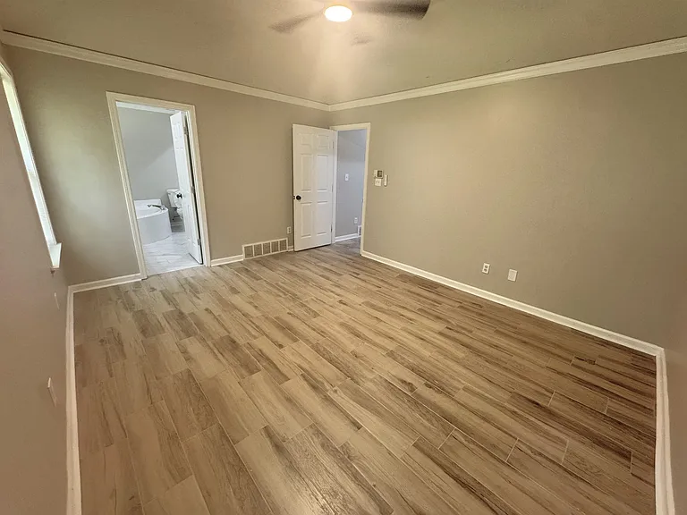 9040 Pepper Hollow Ct — Photo 12
