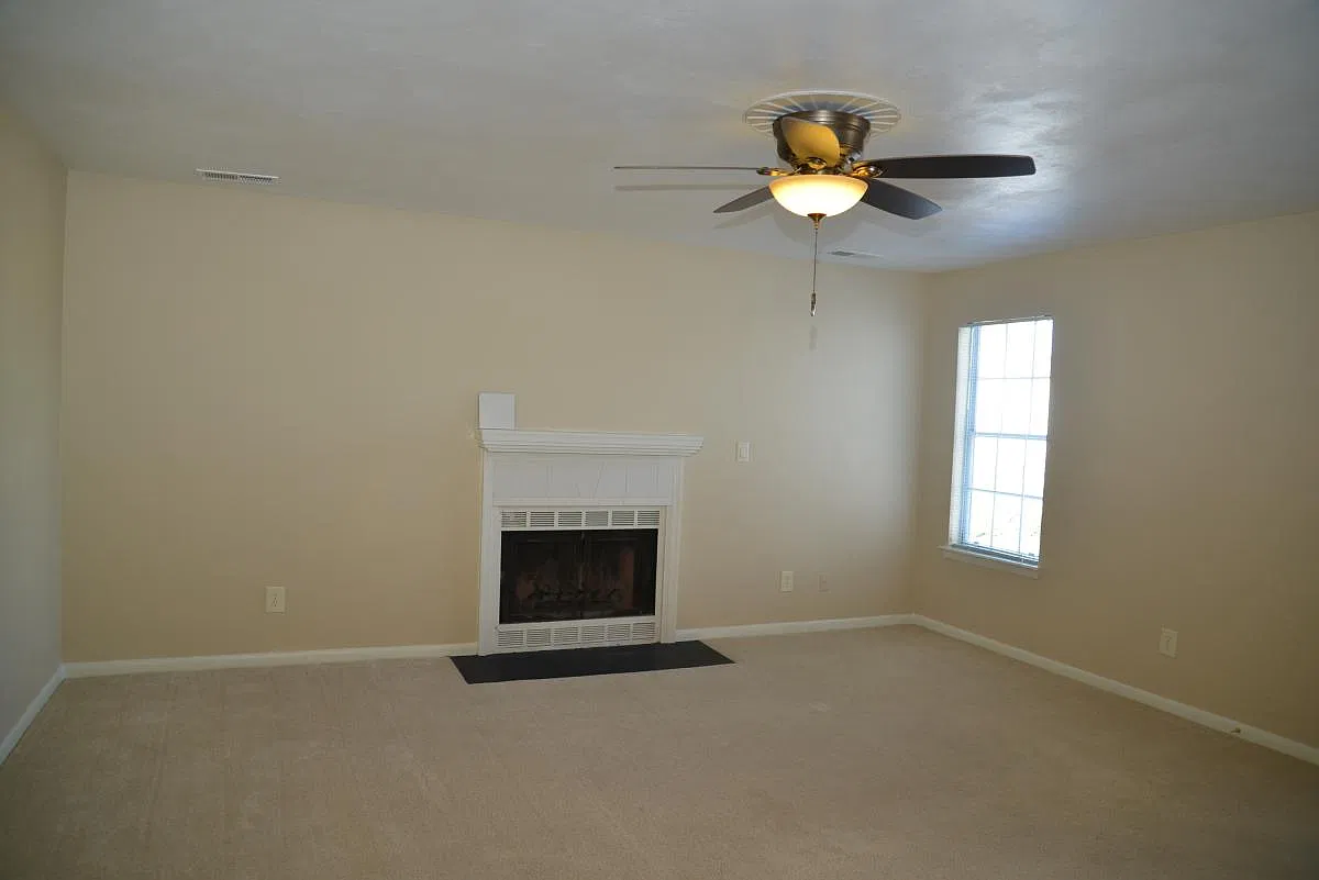 1886 Chantilly Court — Photo 1