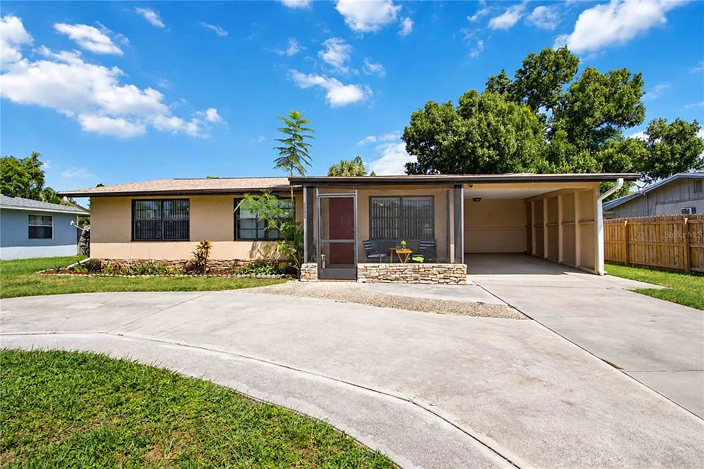 3 bed, 1.0 bath, 1068 sqft, $2,150 — Photo 2
