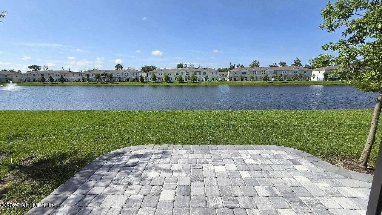 3 bed, 2.5 bath, 1722 sqft, $2,495 — Photo 1