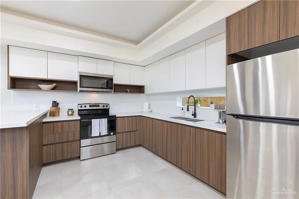 2 bed, 2.0 bath, 1021 sqft, $1,400 — Photo 3