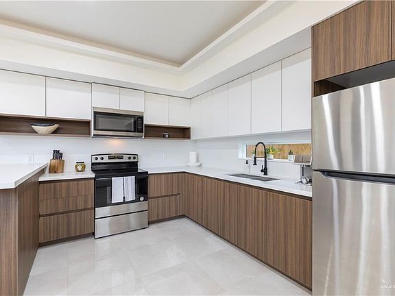 3rd image of 5812 Providence Ave #B