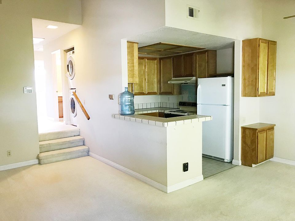1st image of 37 Kenbrook Cir