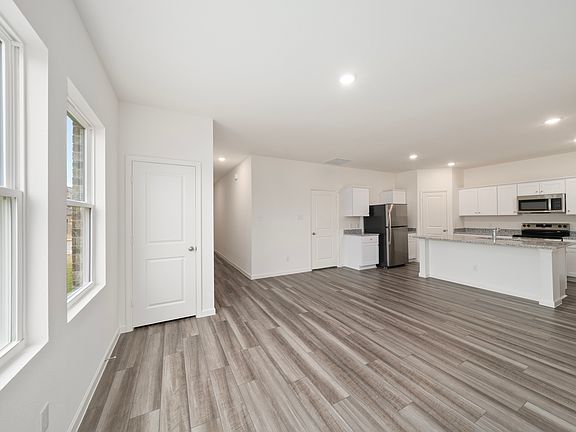 4th image of 2004 Burnwood St