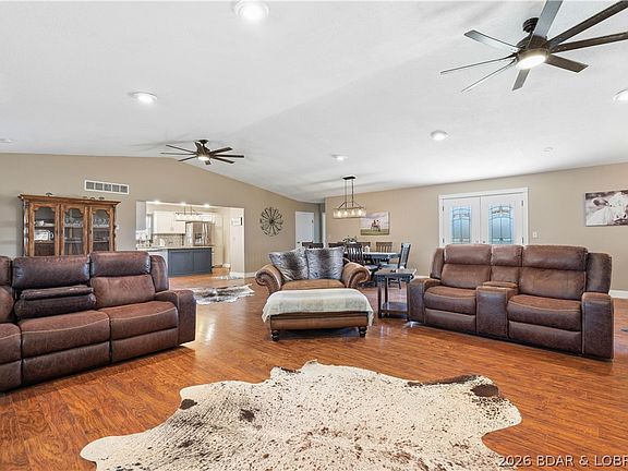 4th image of 282 Reeds Rd