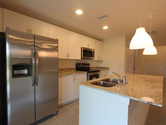 4th image of 999 Vantage St SE
