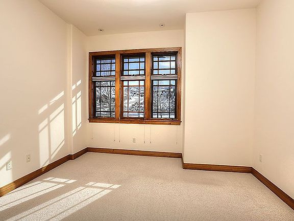 3rd image of 17 Bunkhouse Pl