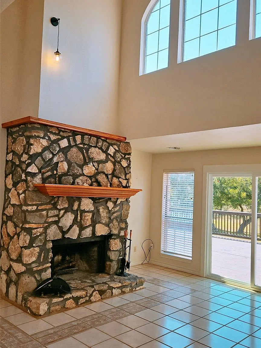 3 bed, 2.5 bath, $3,000 — Photo 3