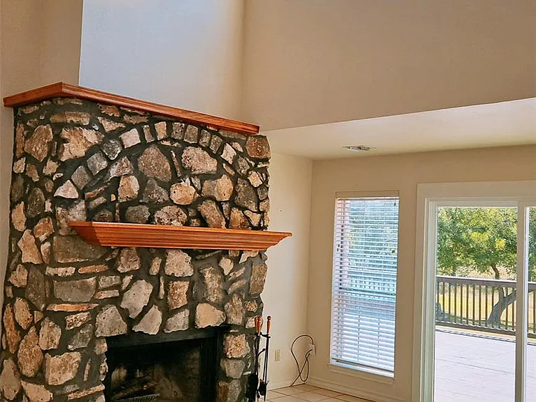 105 Meadow Dr — Photo 3