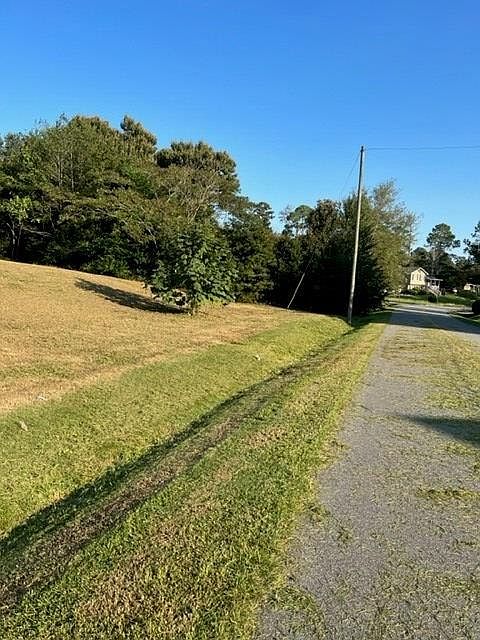 2nd image of 221 Pineview Dr