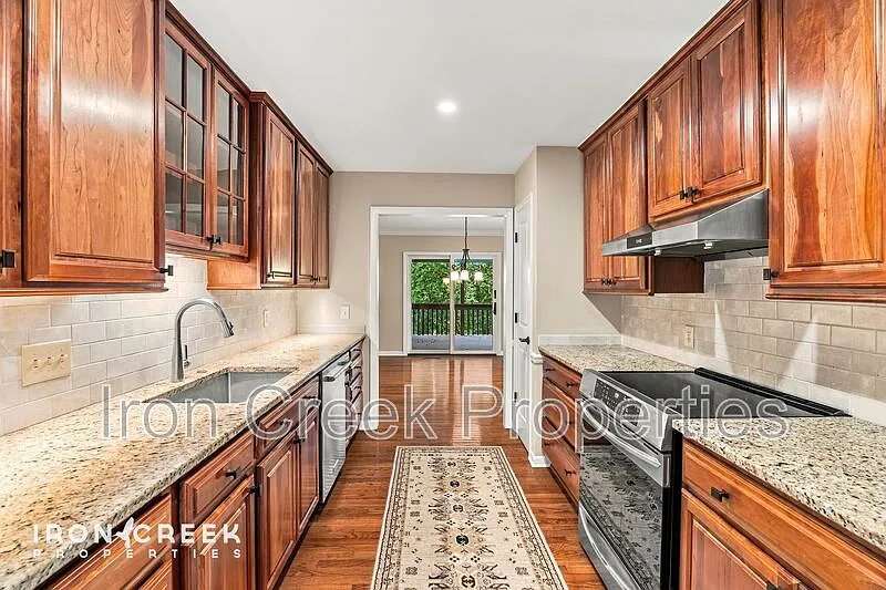 3 bed, 3.0 bath, 2936 sqft, $3,550 — Photo 4