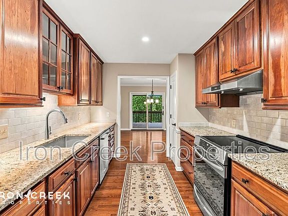 4th image of 702 Crowfields Ln