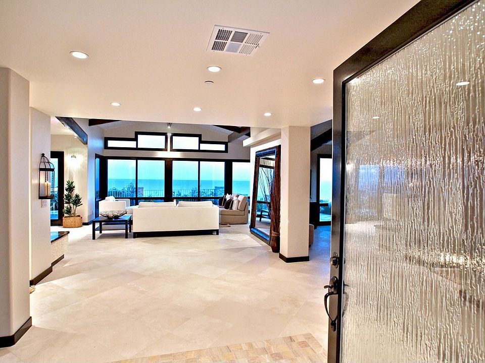Equisite Entry with ocean views
