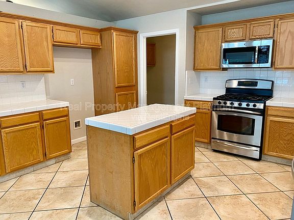5th image of 2601 Fremont Ave