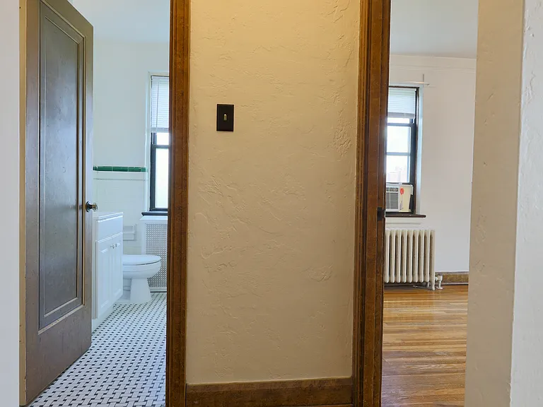 Apartments On Academy — Photo 30