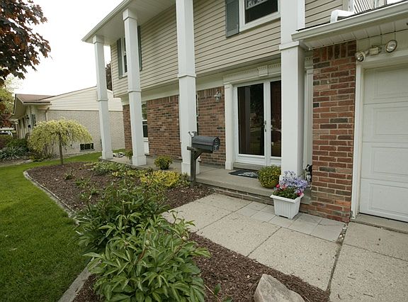 2nd image of 38672 Mason St