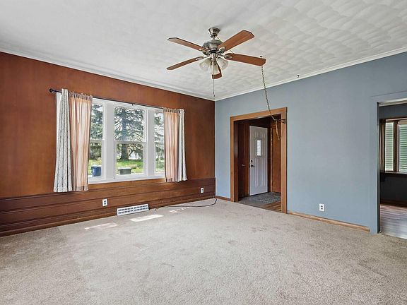 5th image of 204 E 18th St