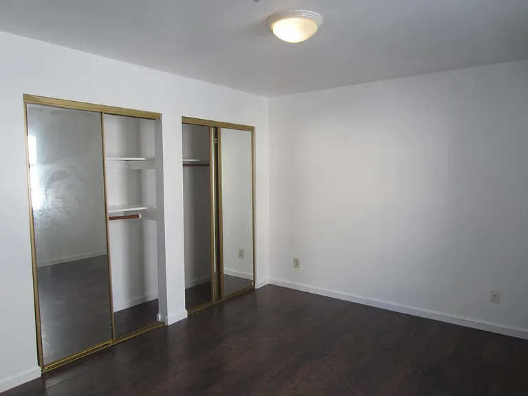 1223 E 15th St #1223 — Photo 6