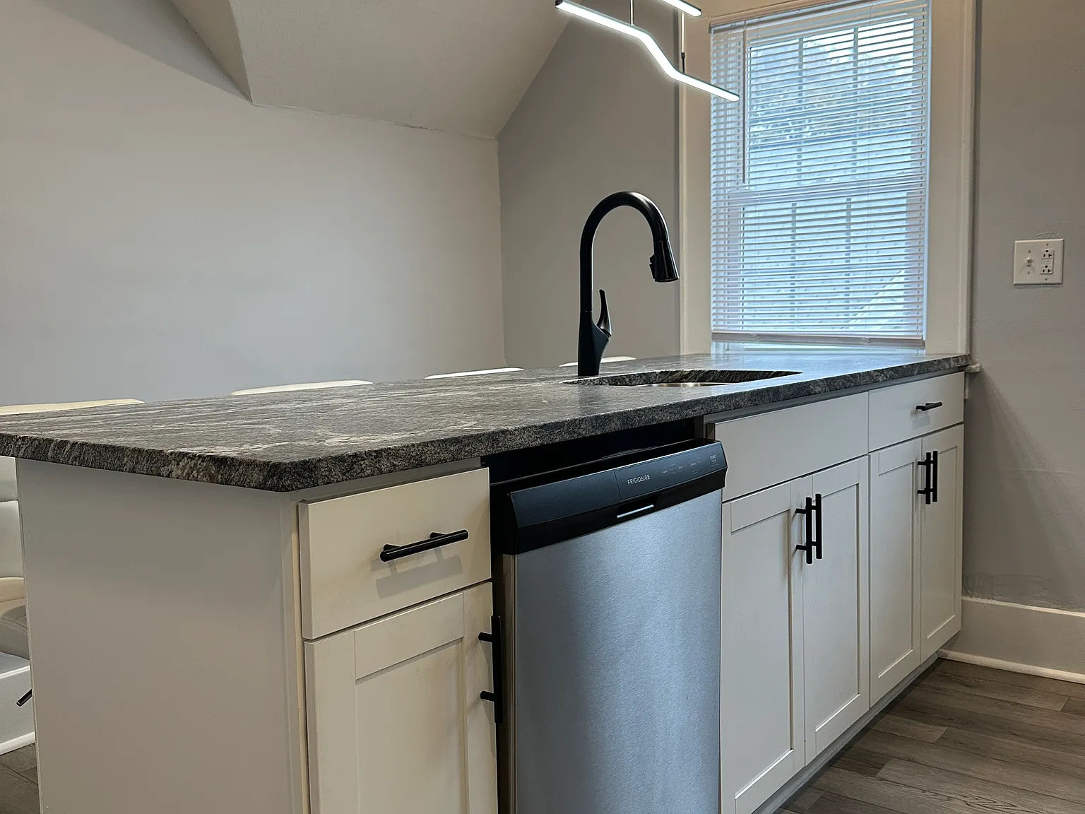 2 bed, 825 sqft, $1,495 — Photo 4