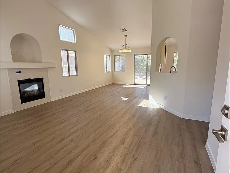1043 Misty Rose Ave — Photo 3