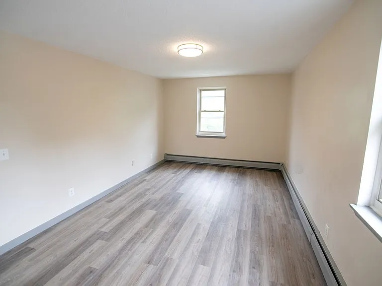 608 Allen St — Photo 7